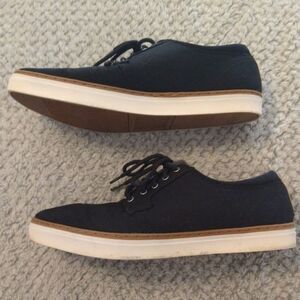 Day five  canvas men's shoes Sz 10 Black Casual